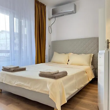 Boutique - Lacoste アパートホテル