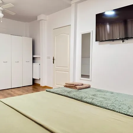 Boutique - Lacoste *