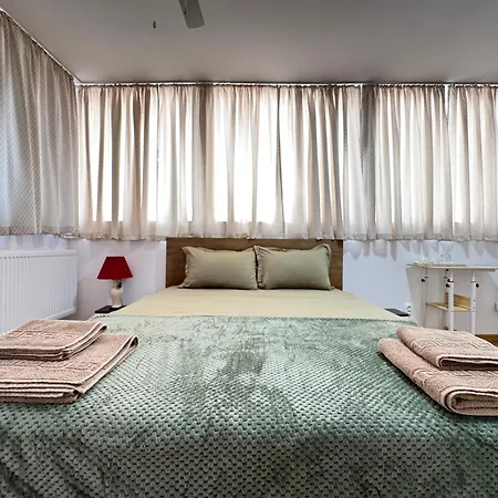 Boutique - Lacoste アパートホテル