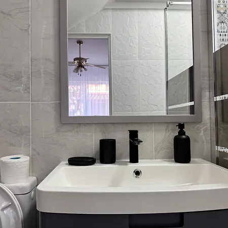 Boutique - Lacoste アパートホテル