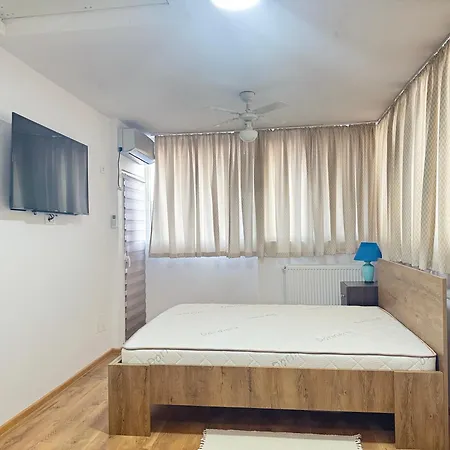 Butique Lacoste Aparthotel